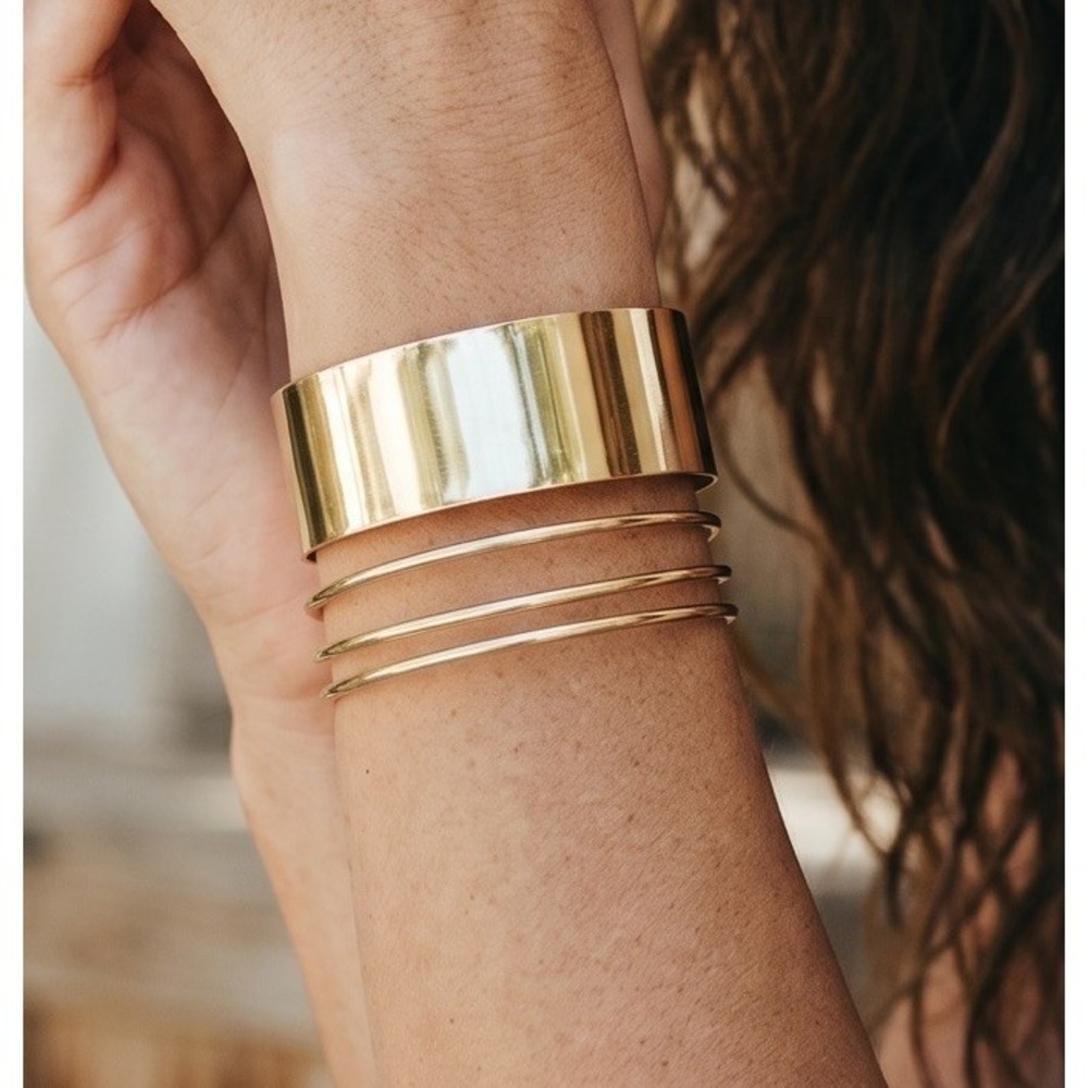Gold Tone Wide Wire Cuff Bracelet Womens Adjustable‎ Open Band Modern Statement